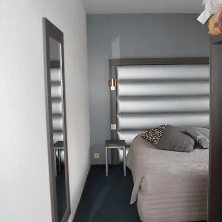 堂吉诃德酒店 2* Vallet